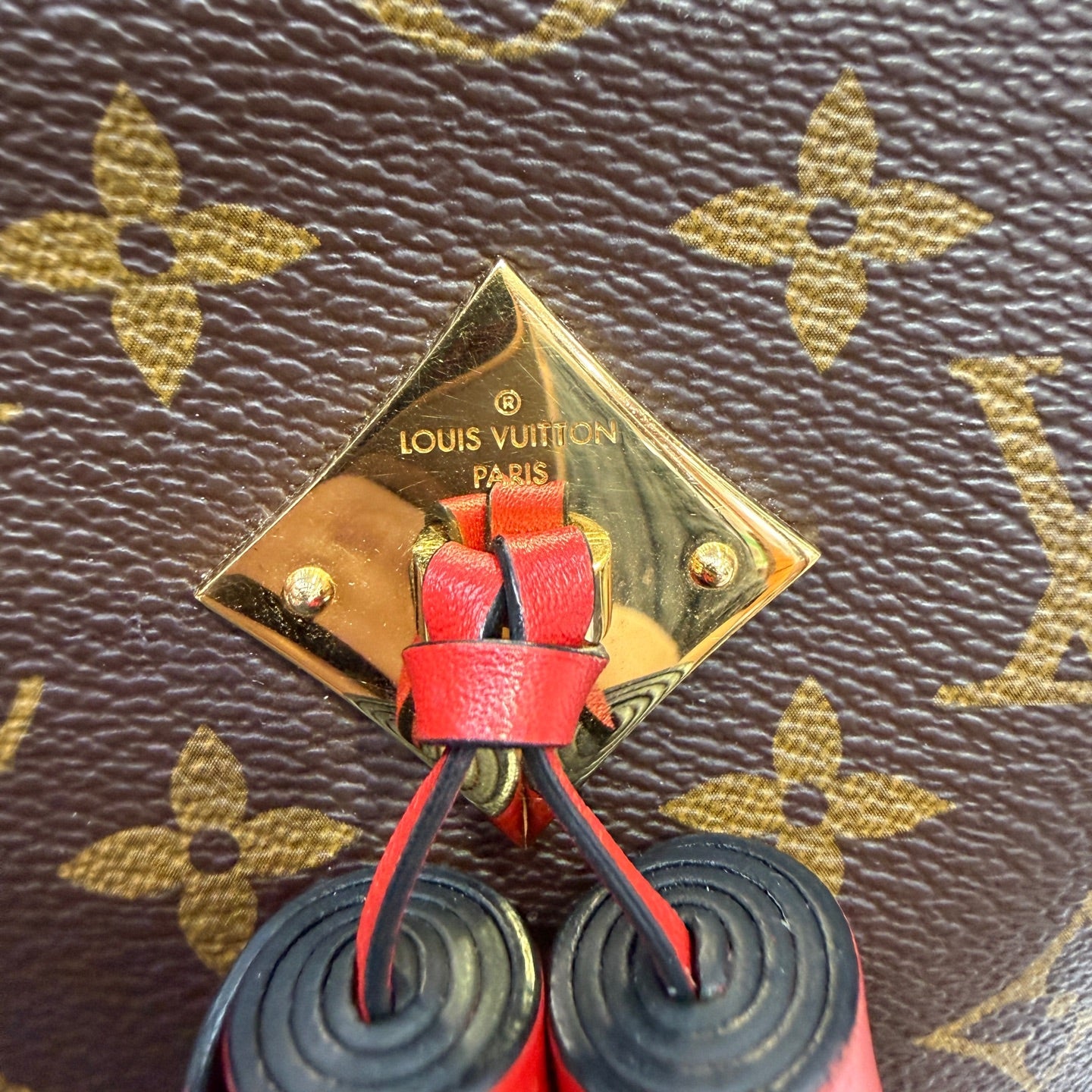 Louis Vuitton Crossbody M43556