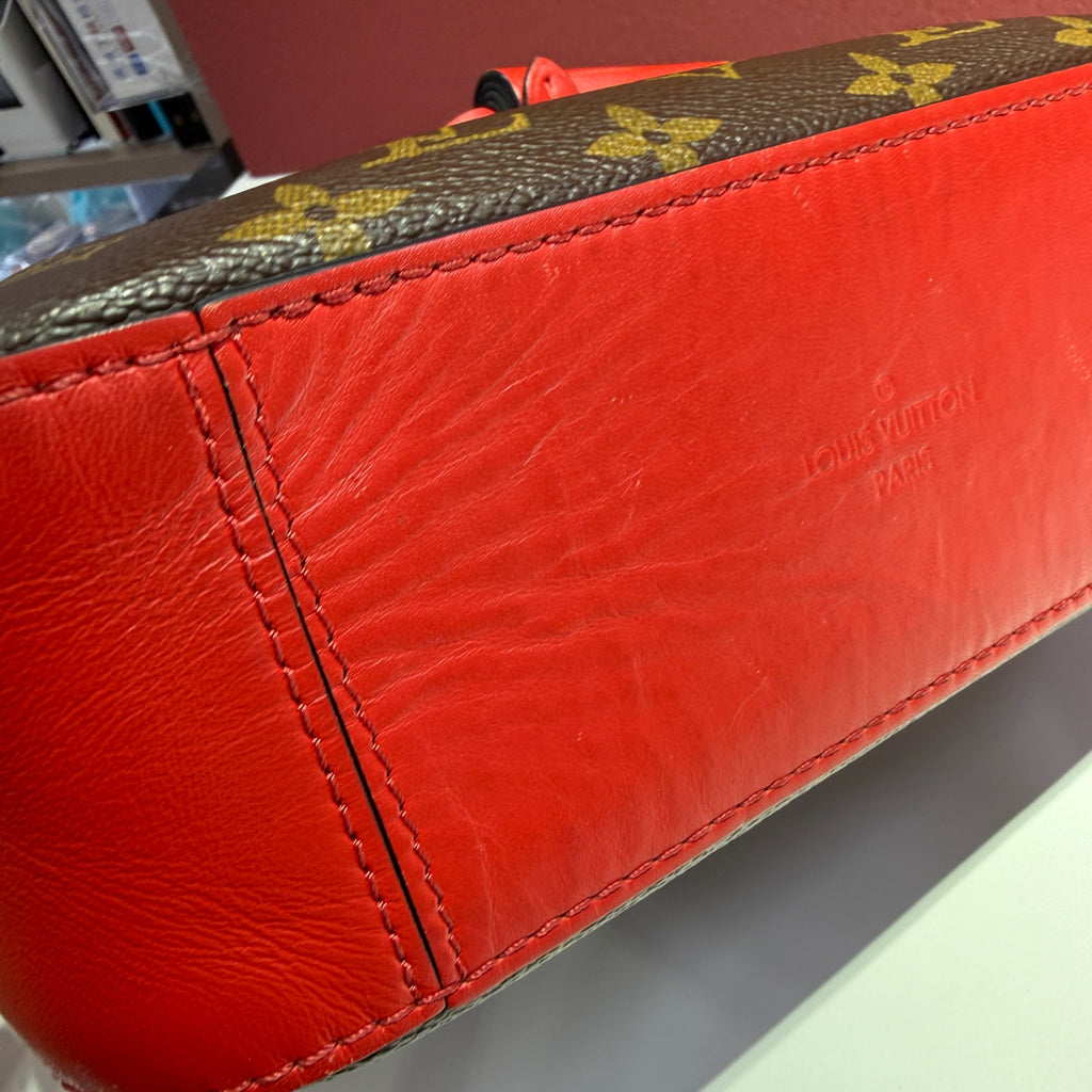 Louis Vuitton Crossbody M43556