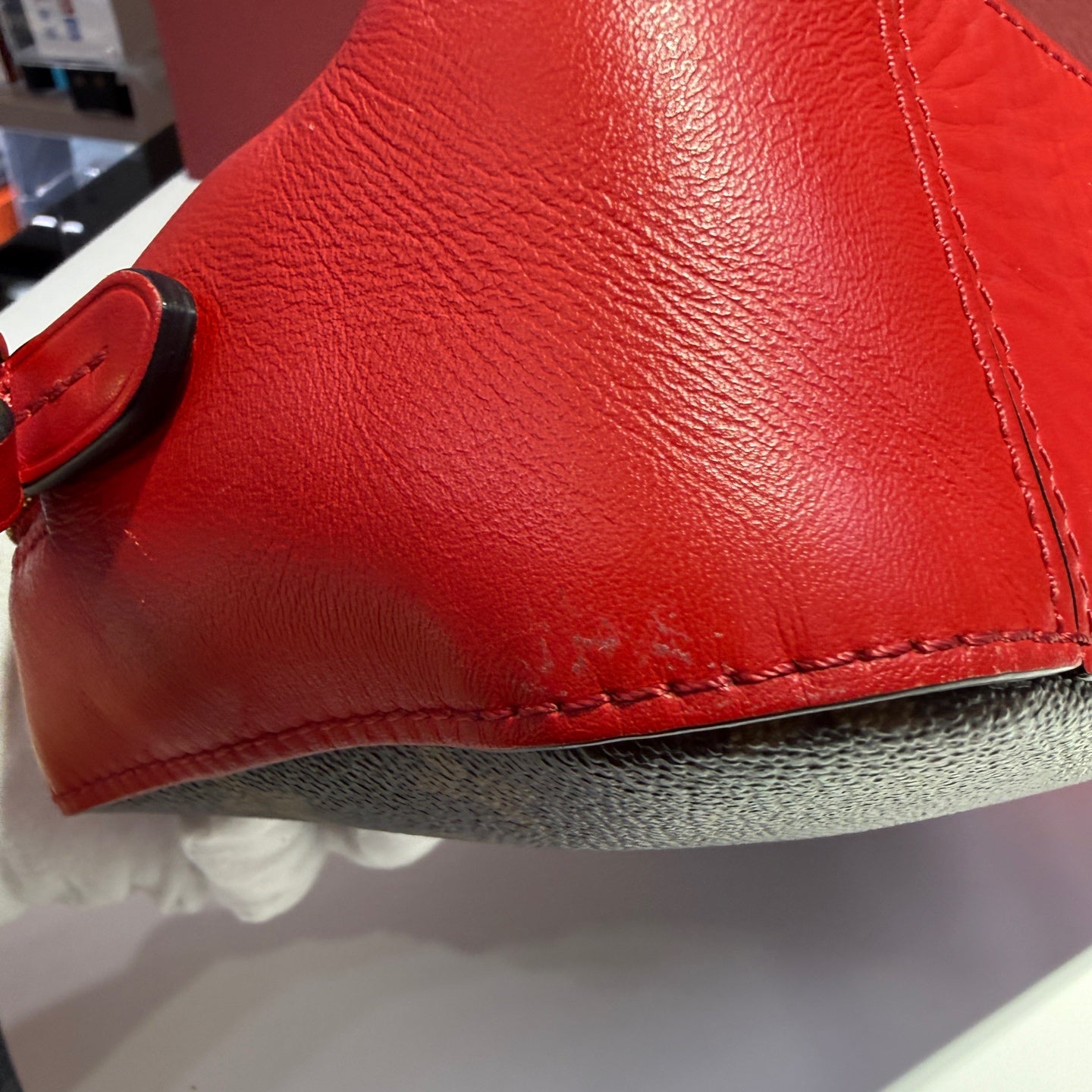 Louis Vuitton Crossbody M43556