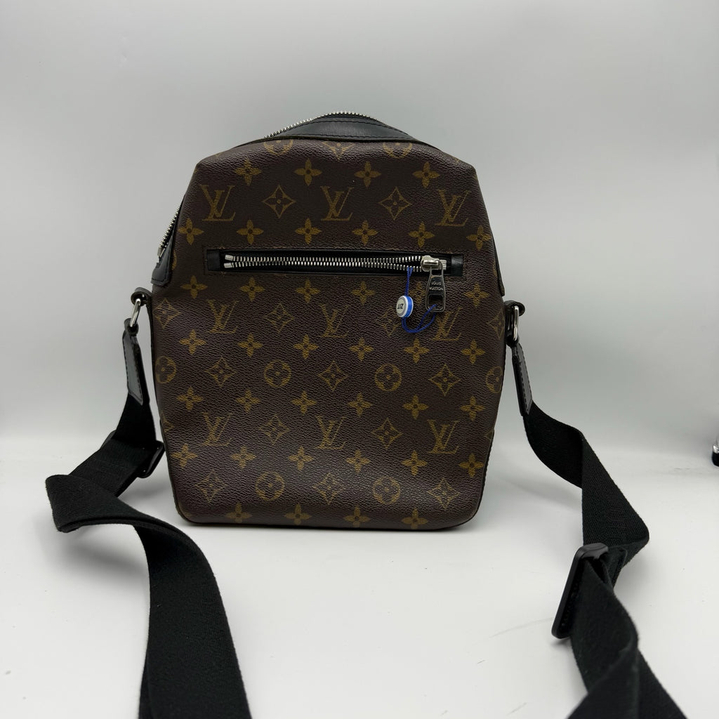Louis Vuitton Leather 21 cm long x 10 cm wide x 26 cm high M40635