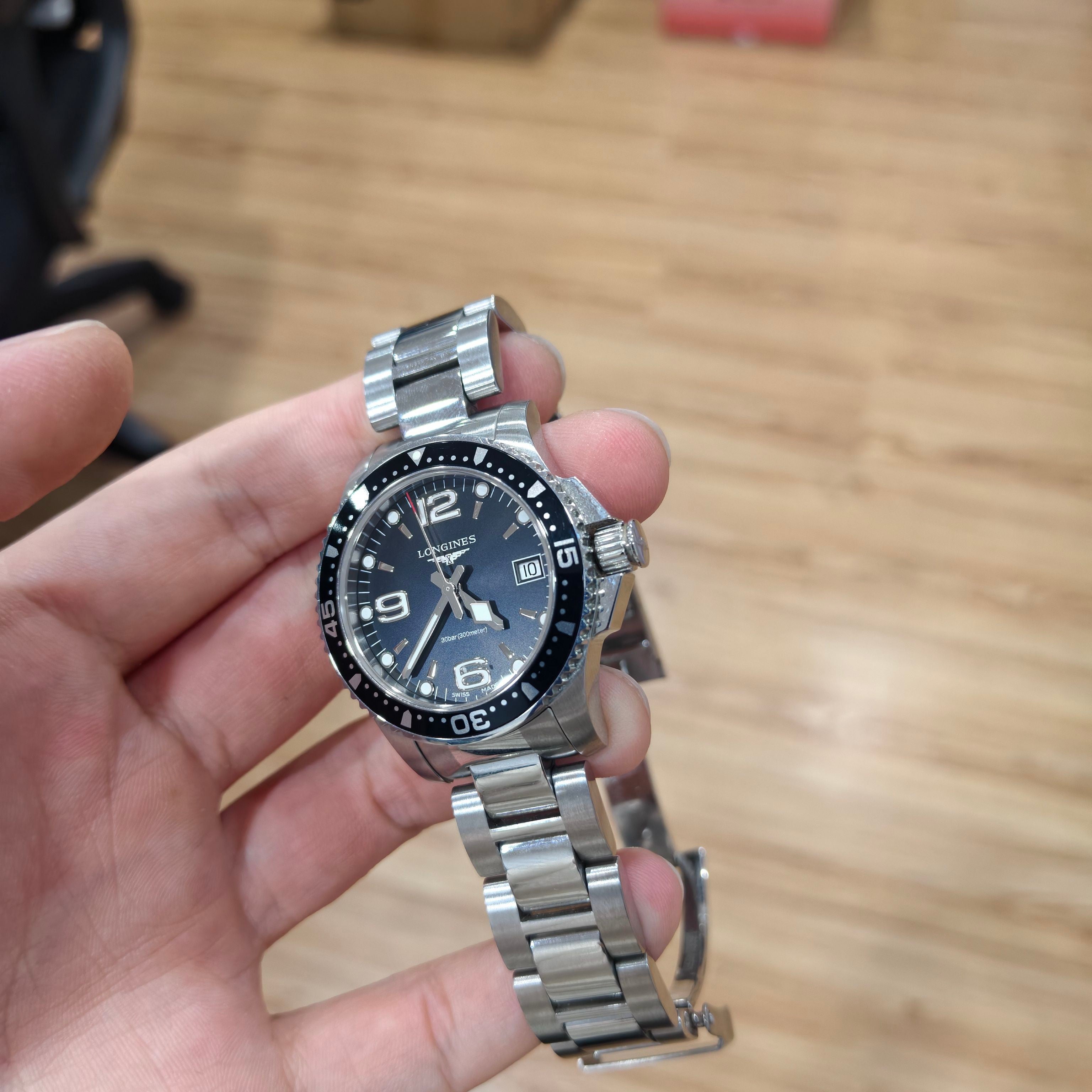 Longines Conquest HydroConquest Collection Quartz watch 34.00 MM L3.340.4.56.6