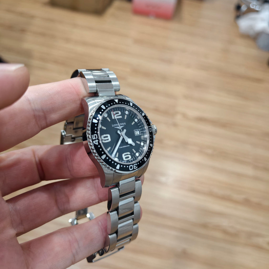 Longines Conquest HydroConquest Collection Quartz watch 34.00 MM L3.340.4.56.6