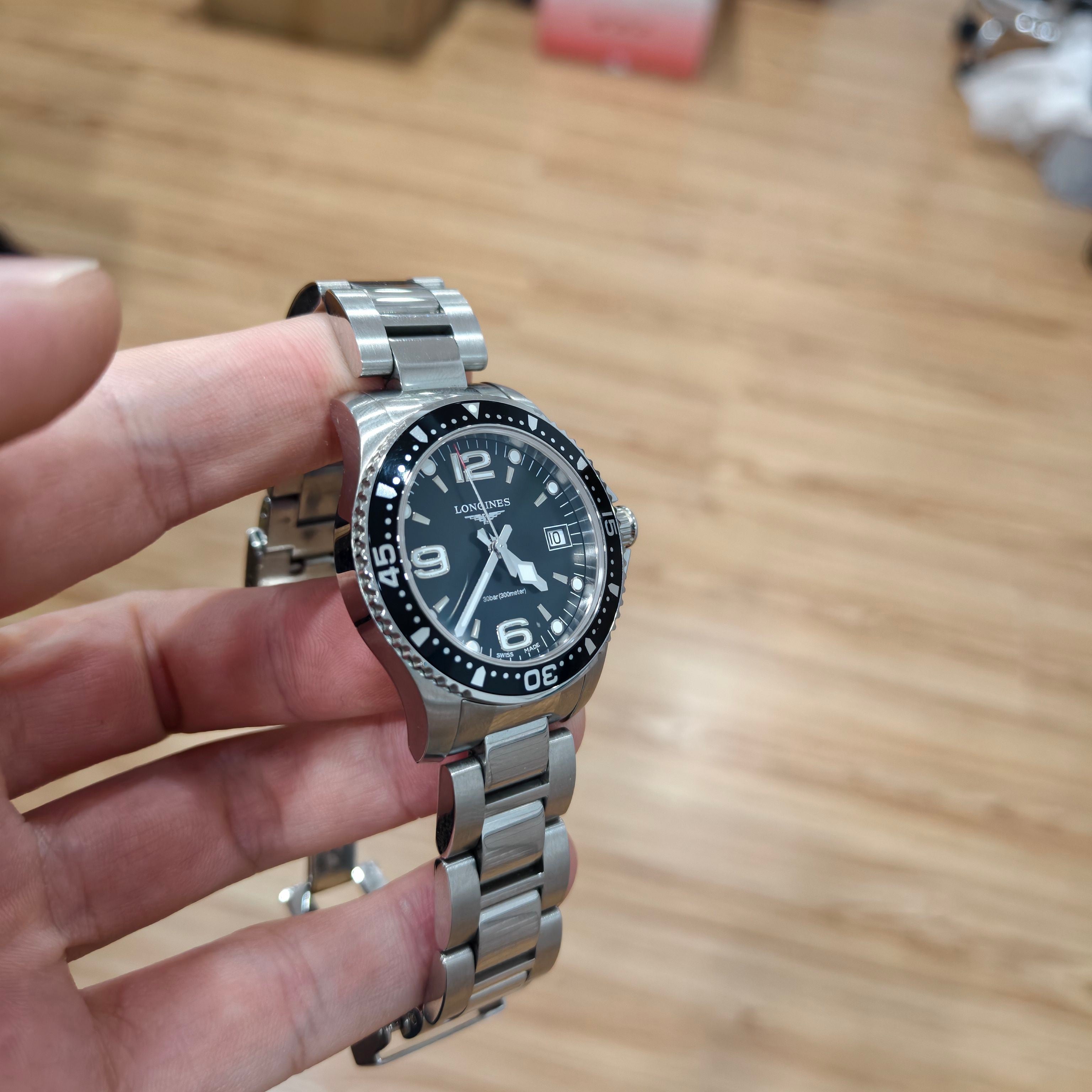 Longines Conquest HydroConquest Collection Quartz watch 34.00 MM L3.340.4.56.6