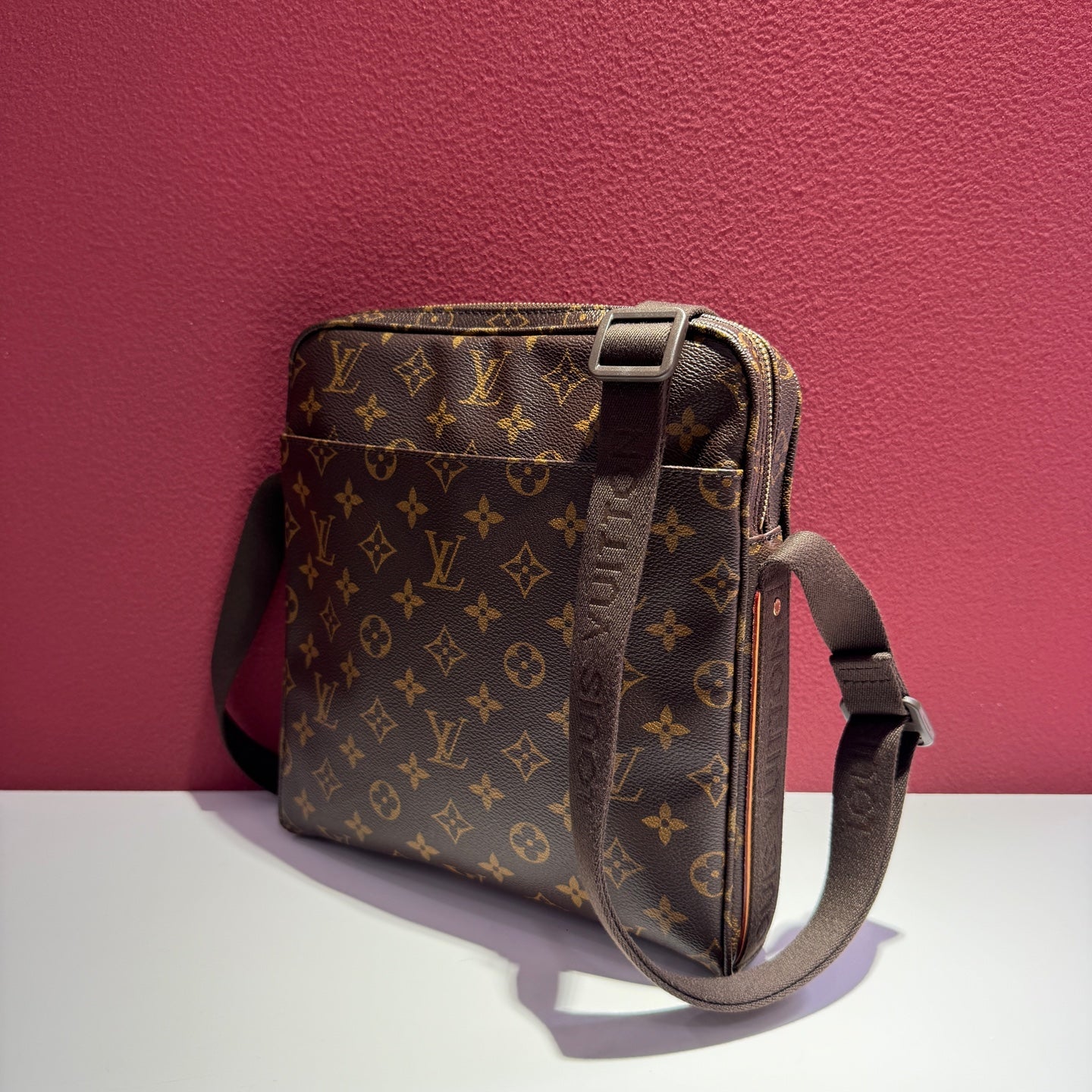 Louis Vuitton Messenger Bag Length 25 x Width 4 x Height 26 cm M97037