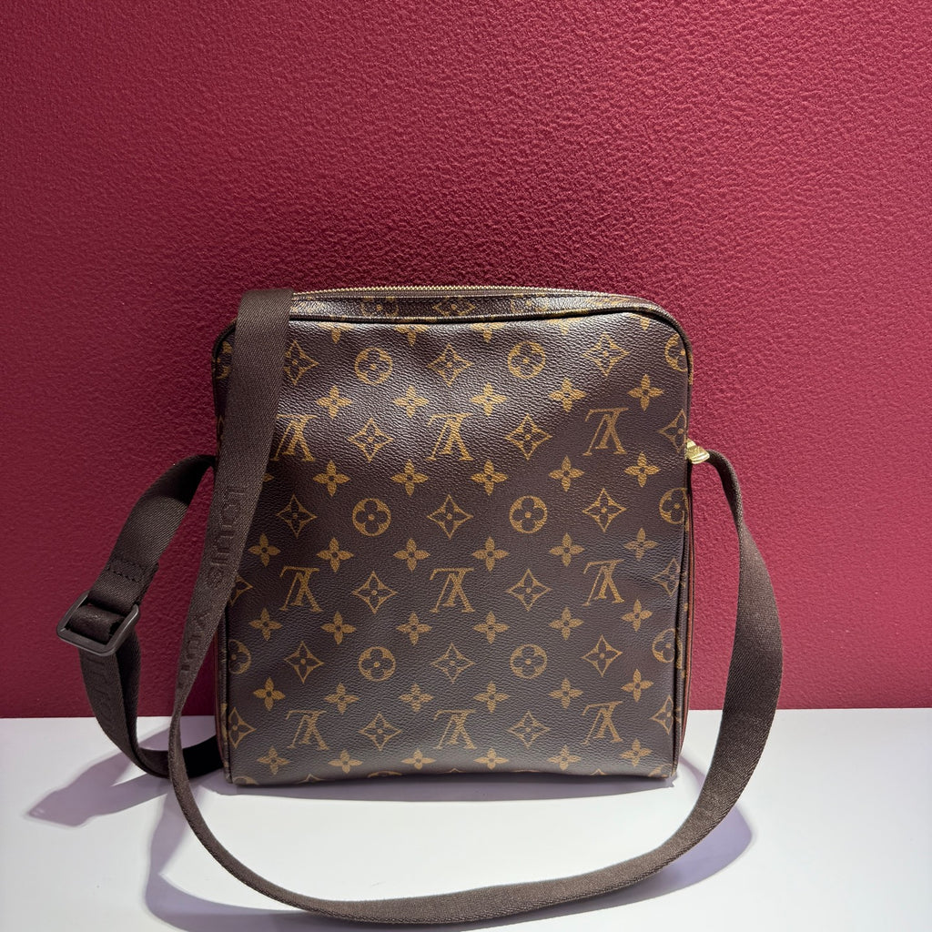 Louis Vuitton Messenger Bag Length 25 x Width 4 x Height 26 cm M97037