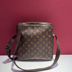Louis Vuitton Messenger Bag Length 25 x Width 4 x Height 26 cm M97037