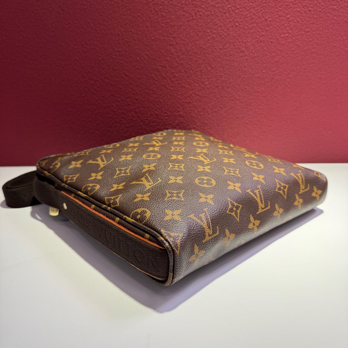 Louis Vuitton Messenger Bag Length 25 x Width 4 x Height 26 cm M97037