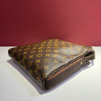 Louis Vuitton Messenger Bag Length 25 x Width 4 x Height 26 cm M97037