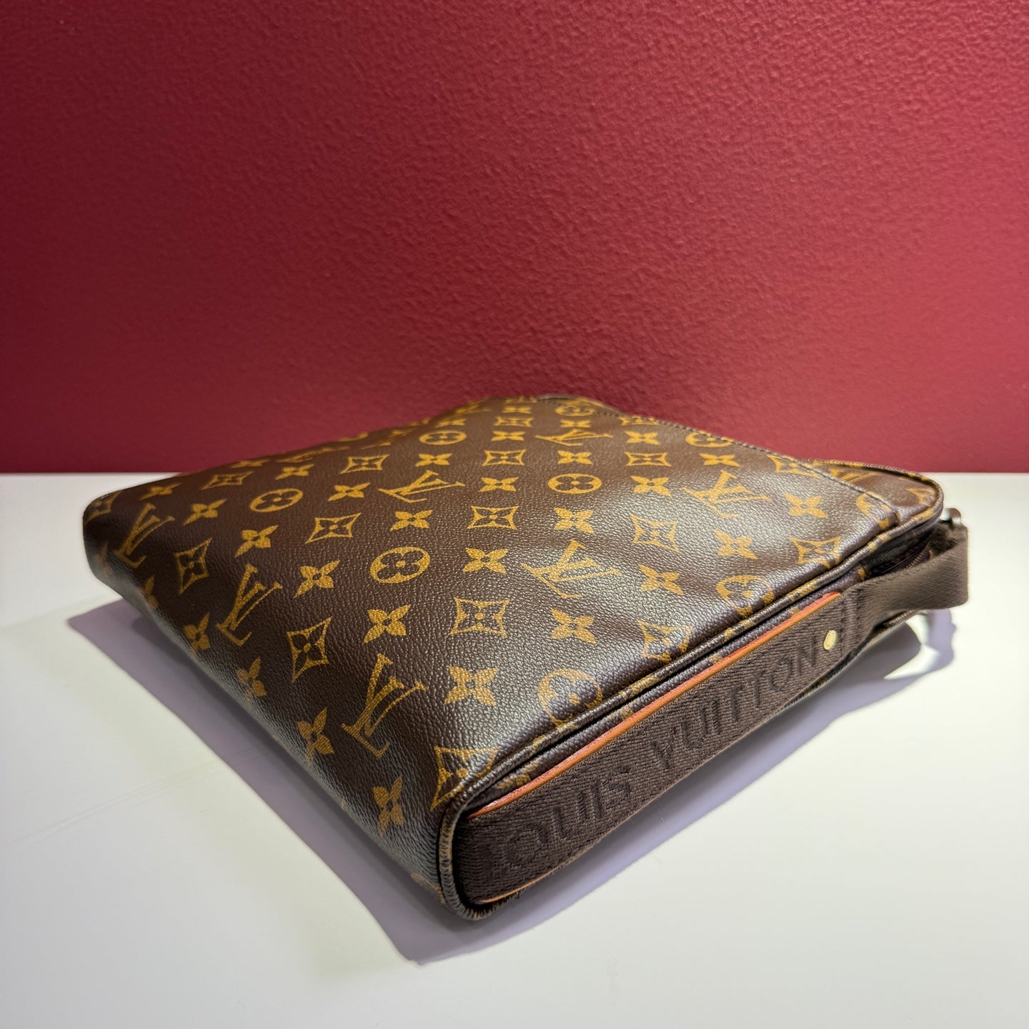 Louis Vuitton Messenger Bag Length 25 x Width 4 x Height 26 cm M97037