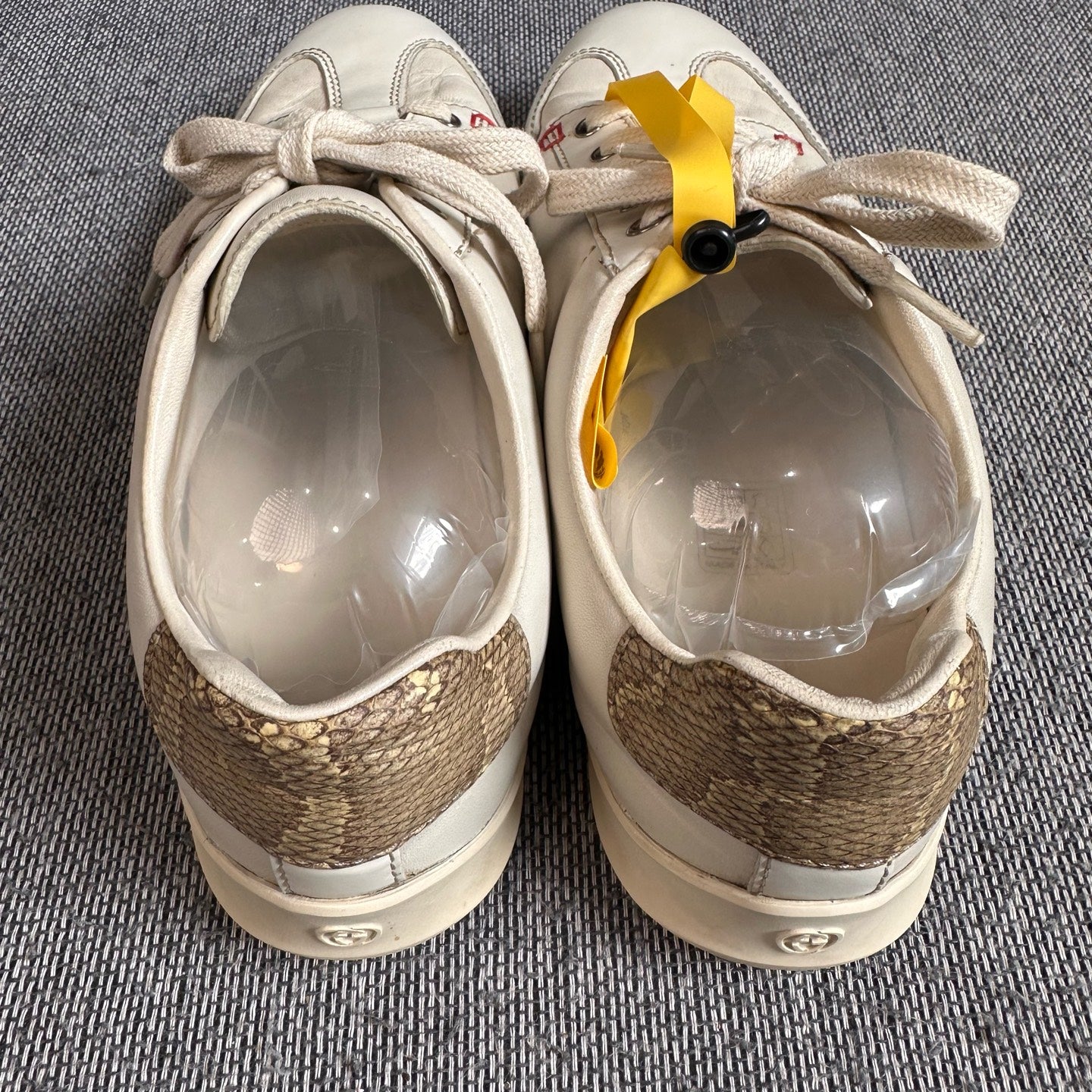 Gucci Leather Flat shoes