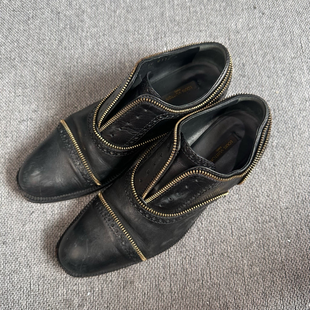 Louis Vuitton Metal Black
