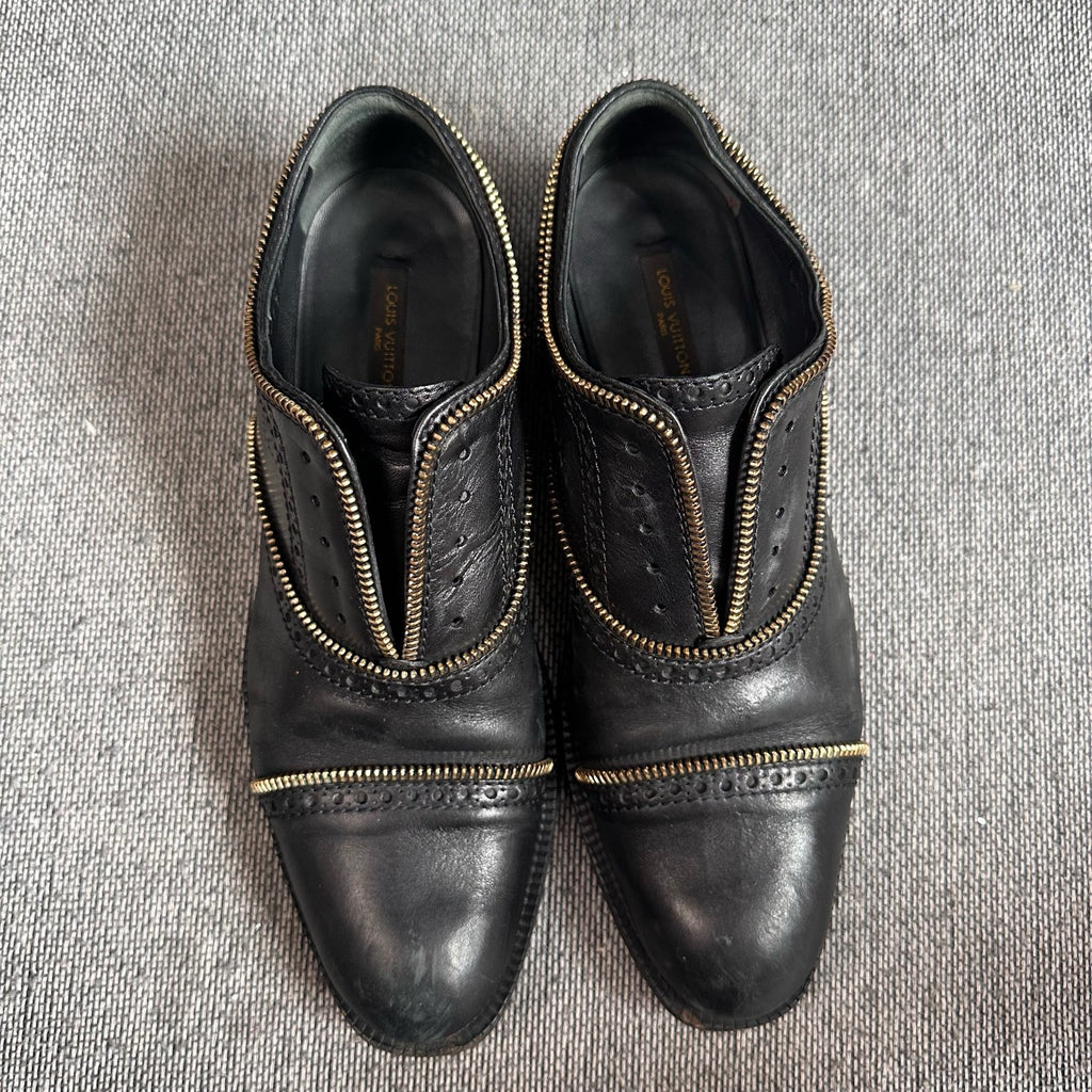Louis Vuitton Metal Black