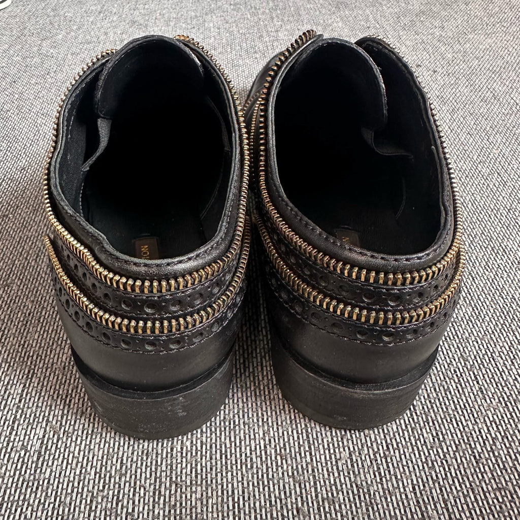 Louis Vuitton Metal Black