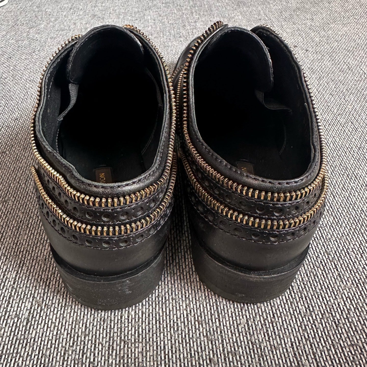 Louis Vuitton Metal Black