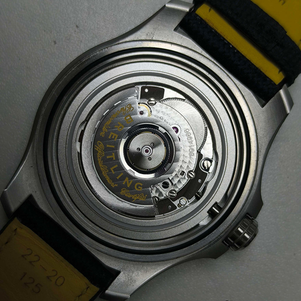 Breitling Avenger 44 millimeters A32320101B1X1