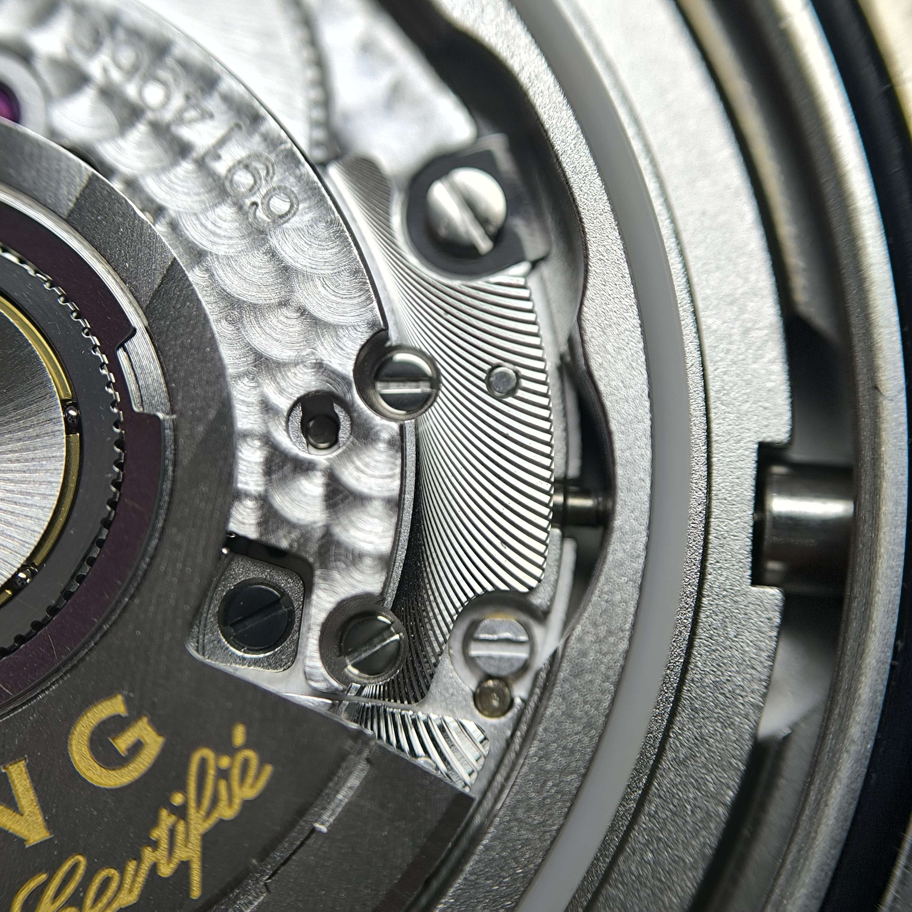 Breitling Avenger 44 millimeters A32320101B1X1