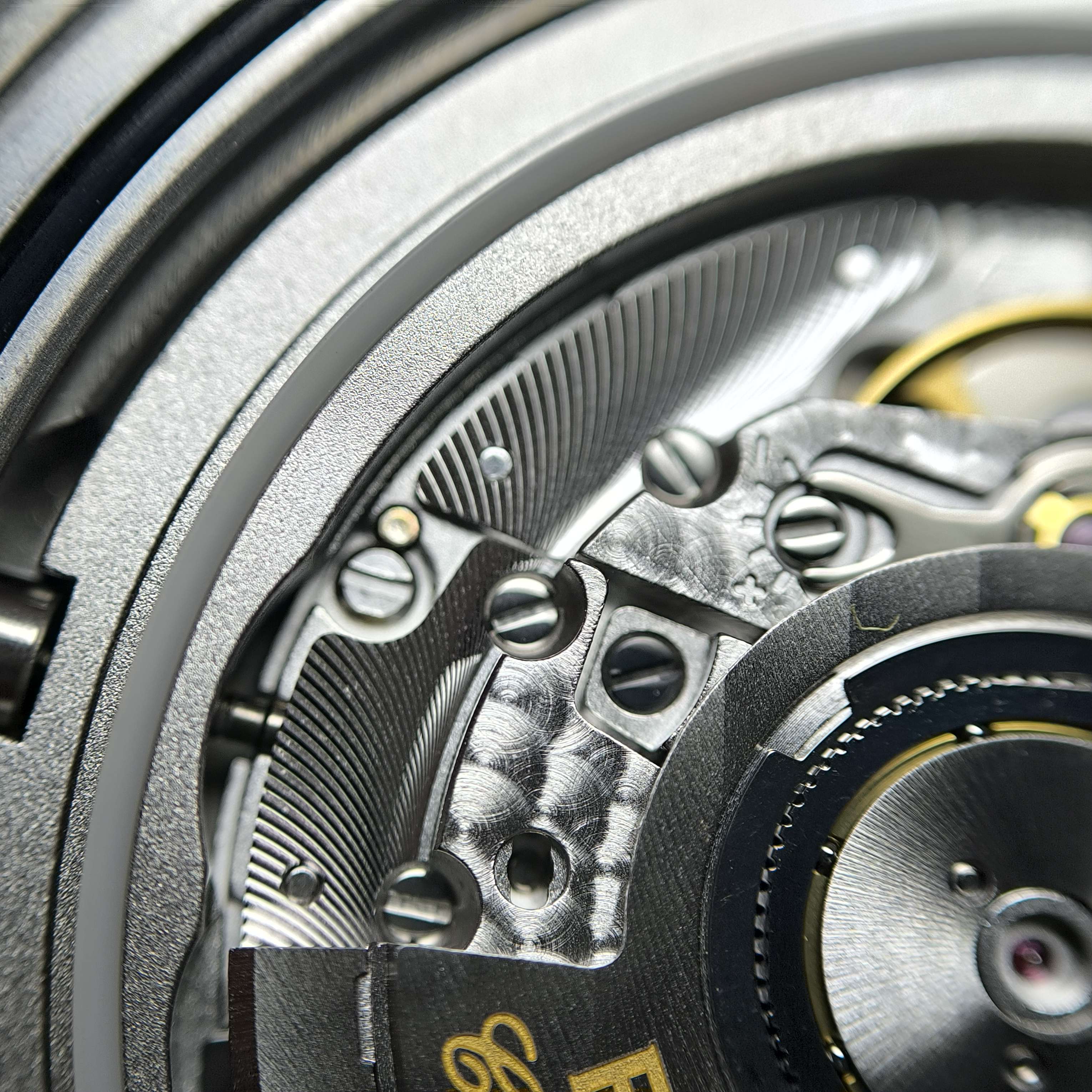 Breitling Avenger 44 millimeters A32320101B1X1