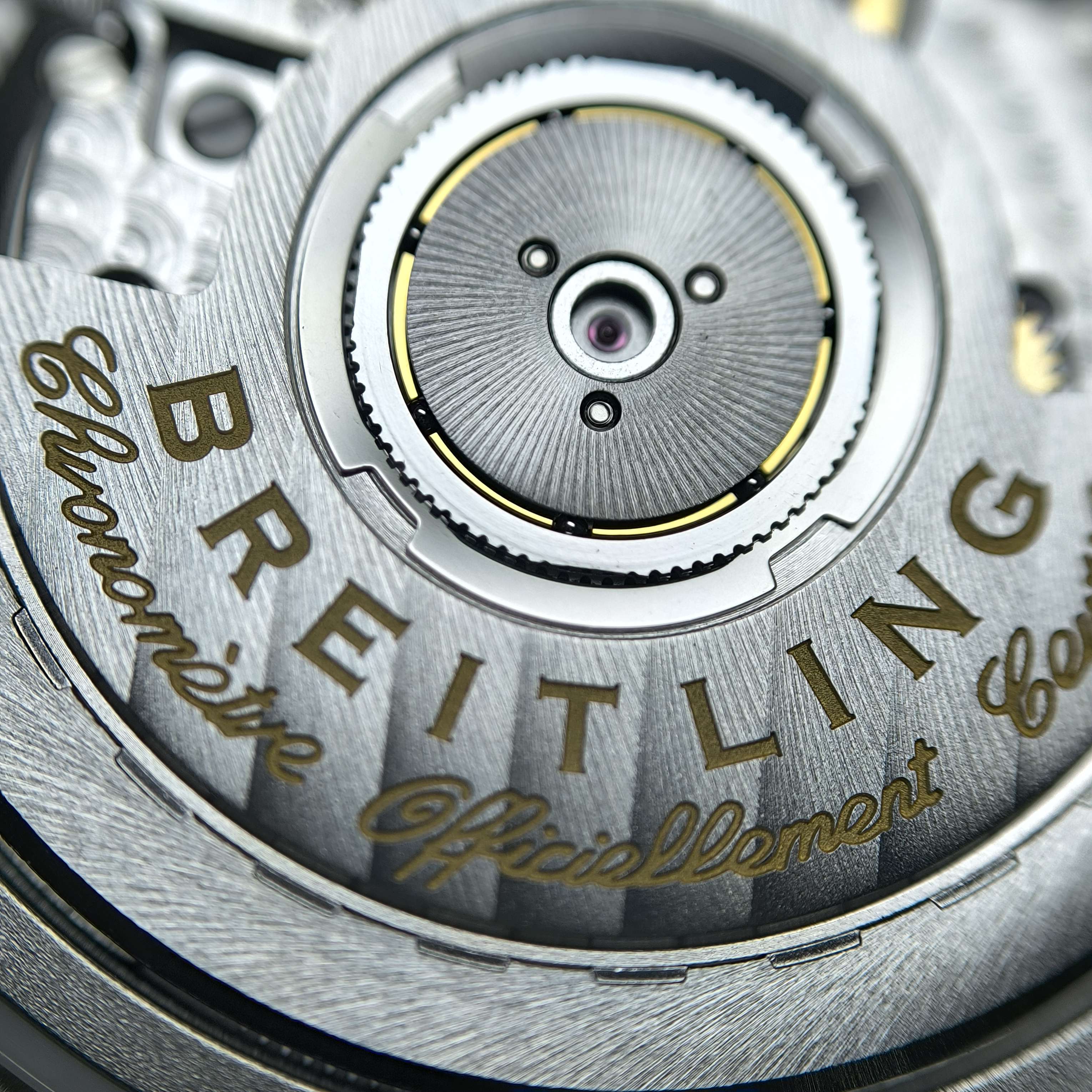 Breitling Avenger 44 millimeters A32320101B1X1