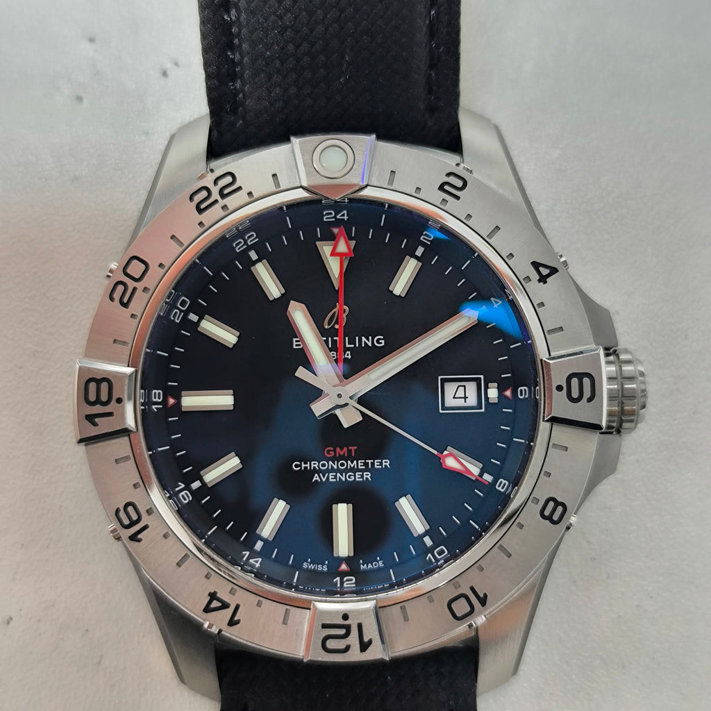 Breitling Avenger 44 millimeters A32320101B1X1
