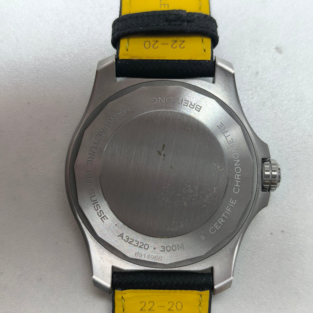 Breitling Avenger 44 millimeters A32320101B1X1