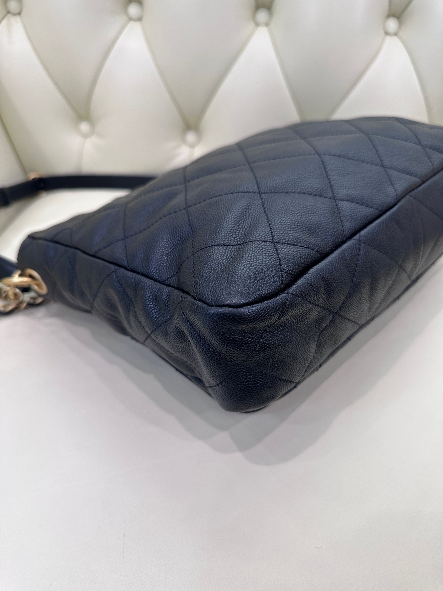 Chanel Handheld, shoulder, and crossbody bag Messenger Bag AS5384-B19489-94305