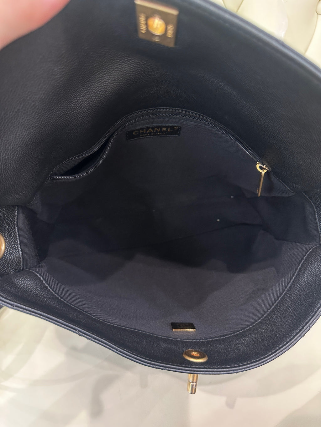 Chanel Handheld, shoulder, and crossbody bag Messenger Bag AS5384-B19489-94305