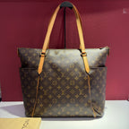Louis Vuitton Tote