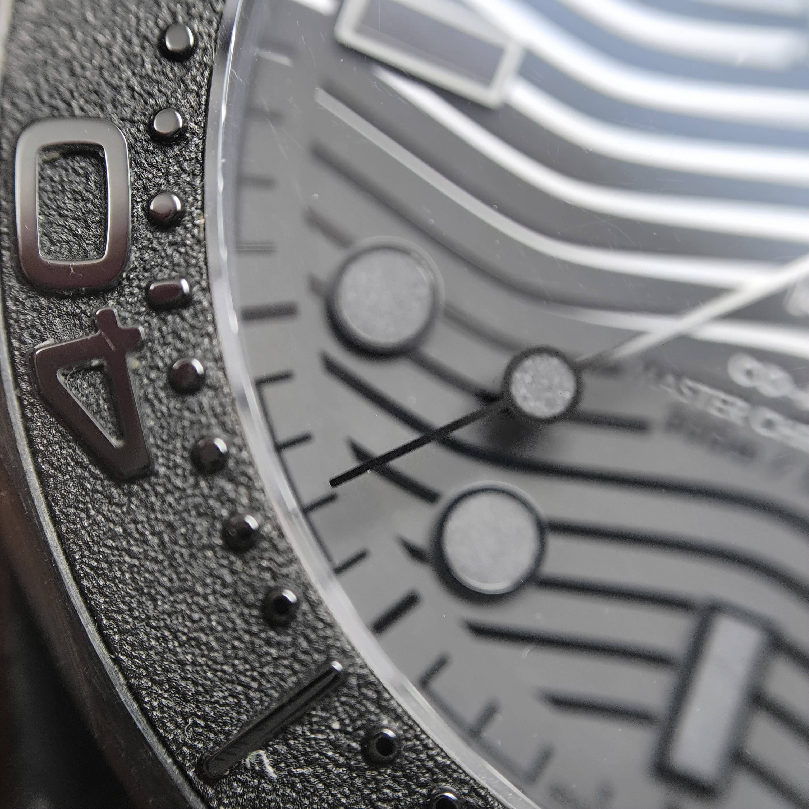 Omega Seahorse Series 43.5 210.92.44.20.01.003
