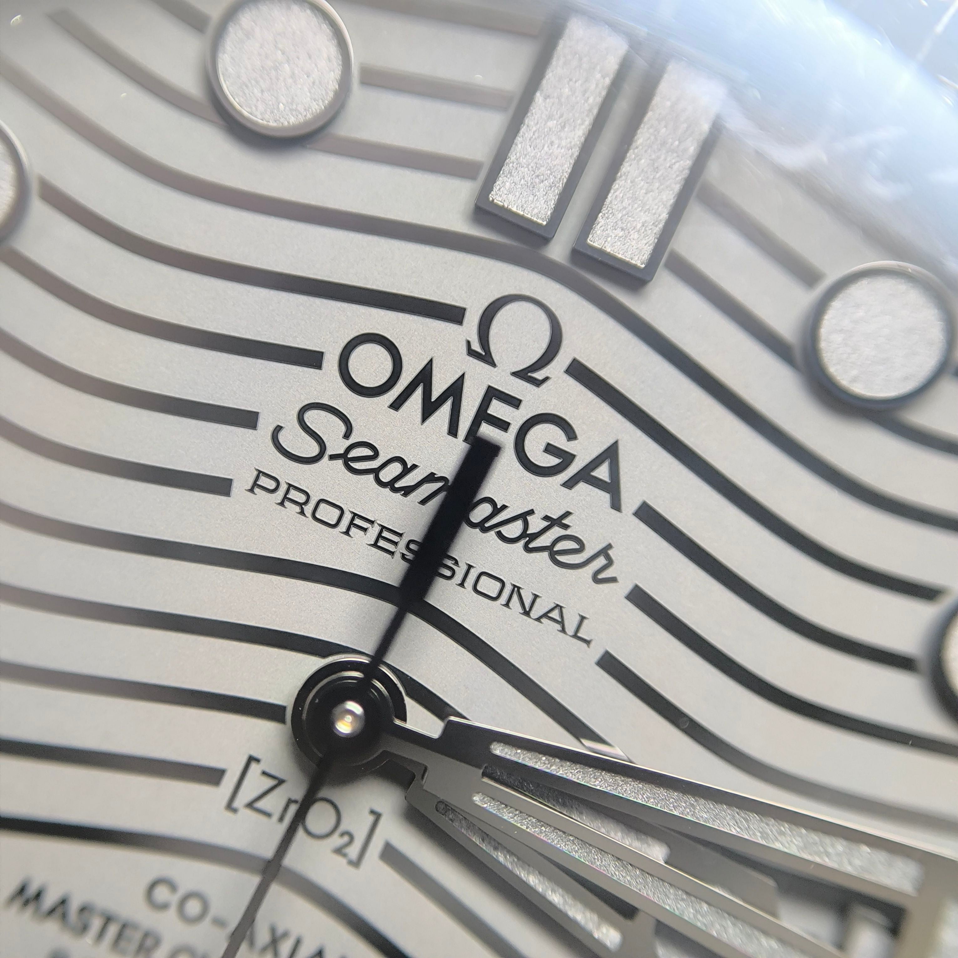 Omega Seahorse Series 43.5 210.92.44.20.01.003