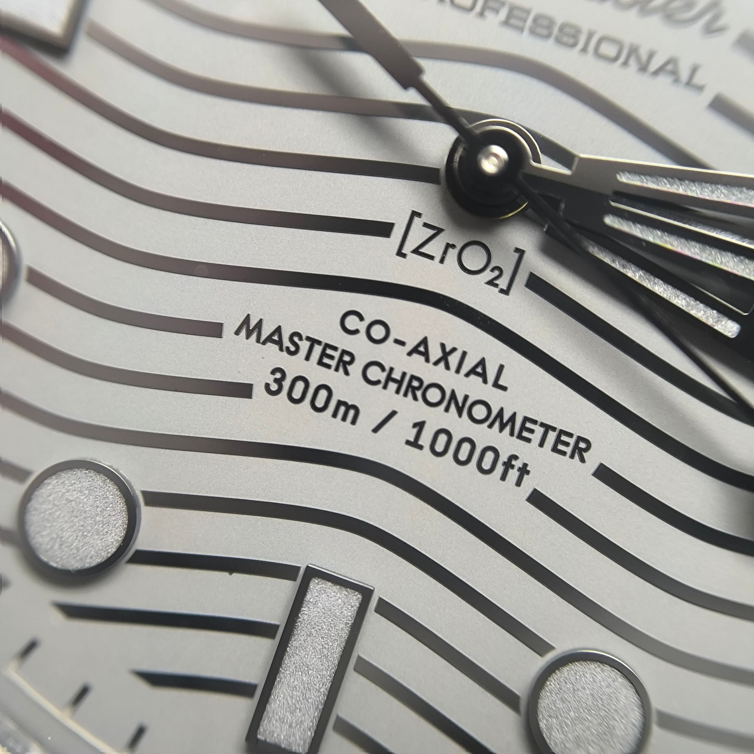 Omega Seahorse Series 43.5 210.92.44.20.01.003