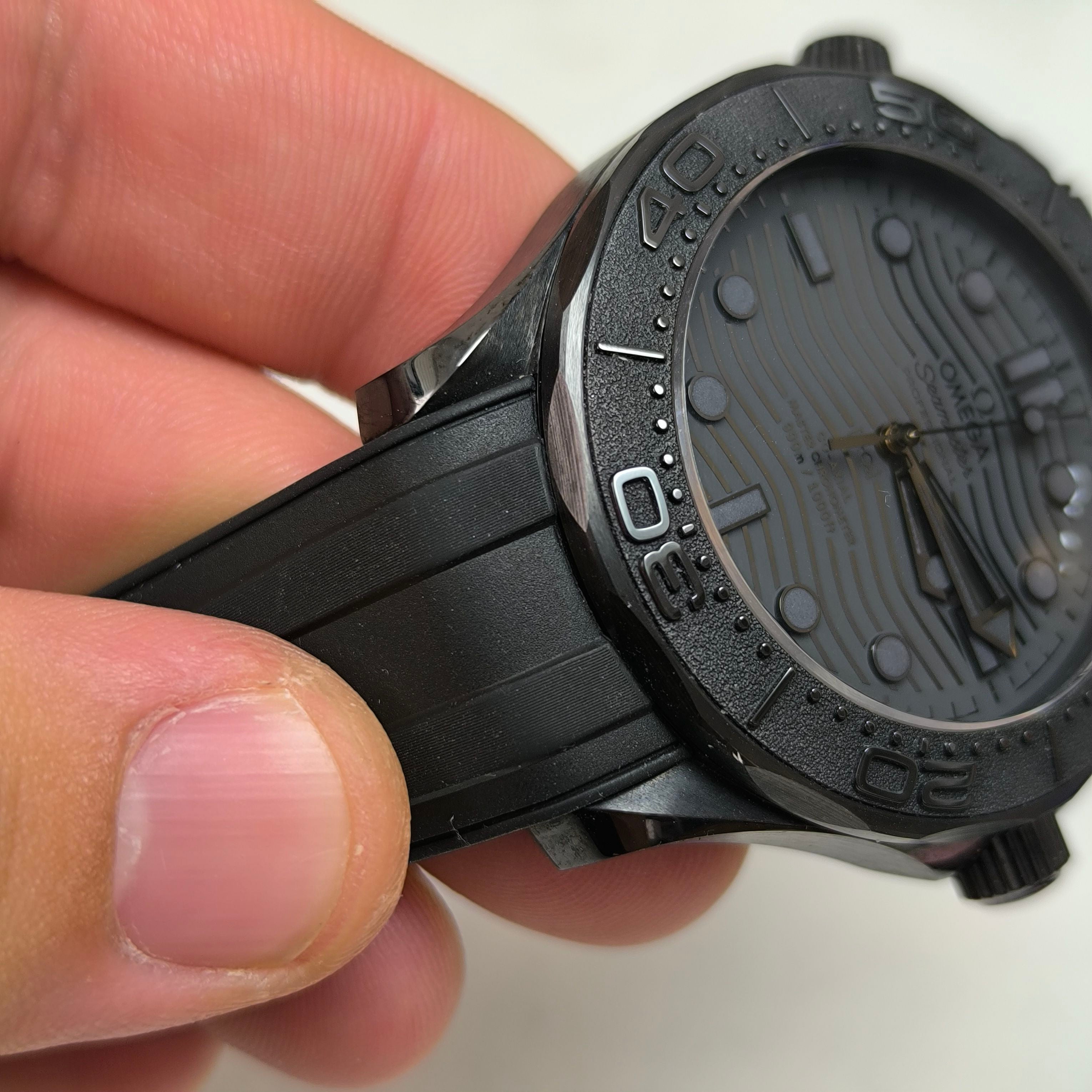 Omega Seahorse Series 43.5 210.92.44.20.01.003