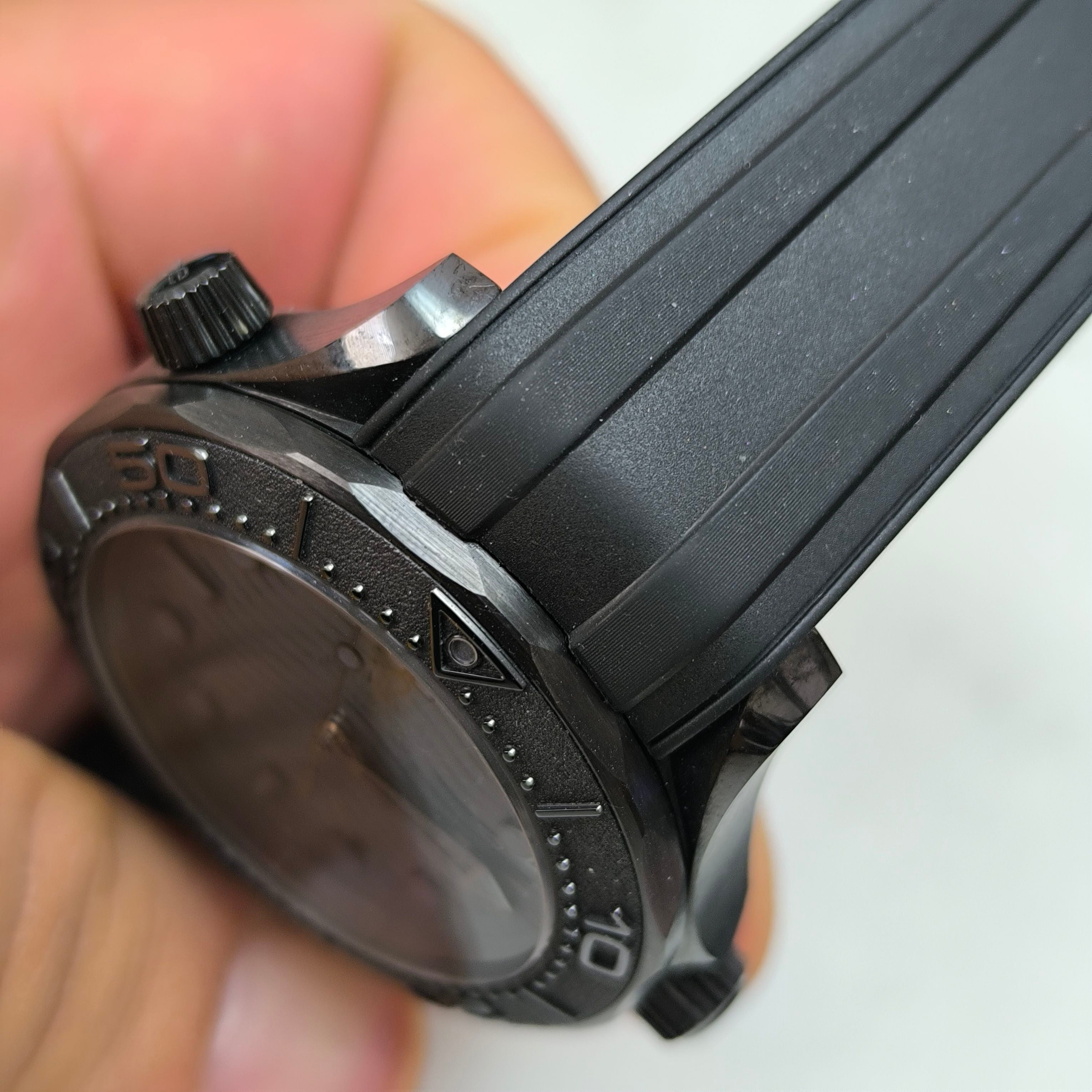Omega Seahorse Series 43.5 210.92.44.20.01.003