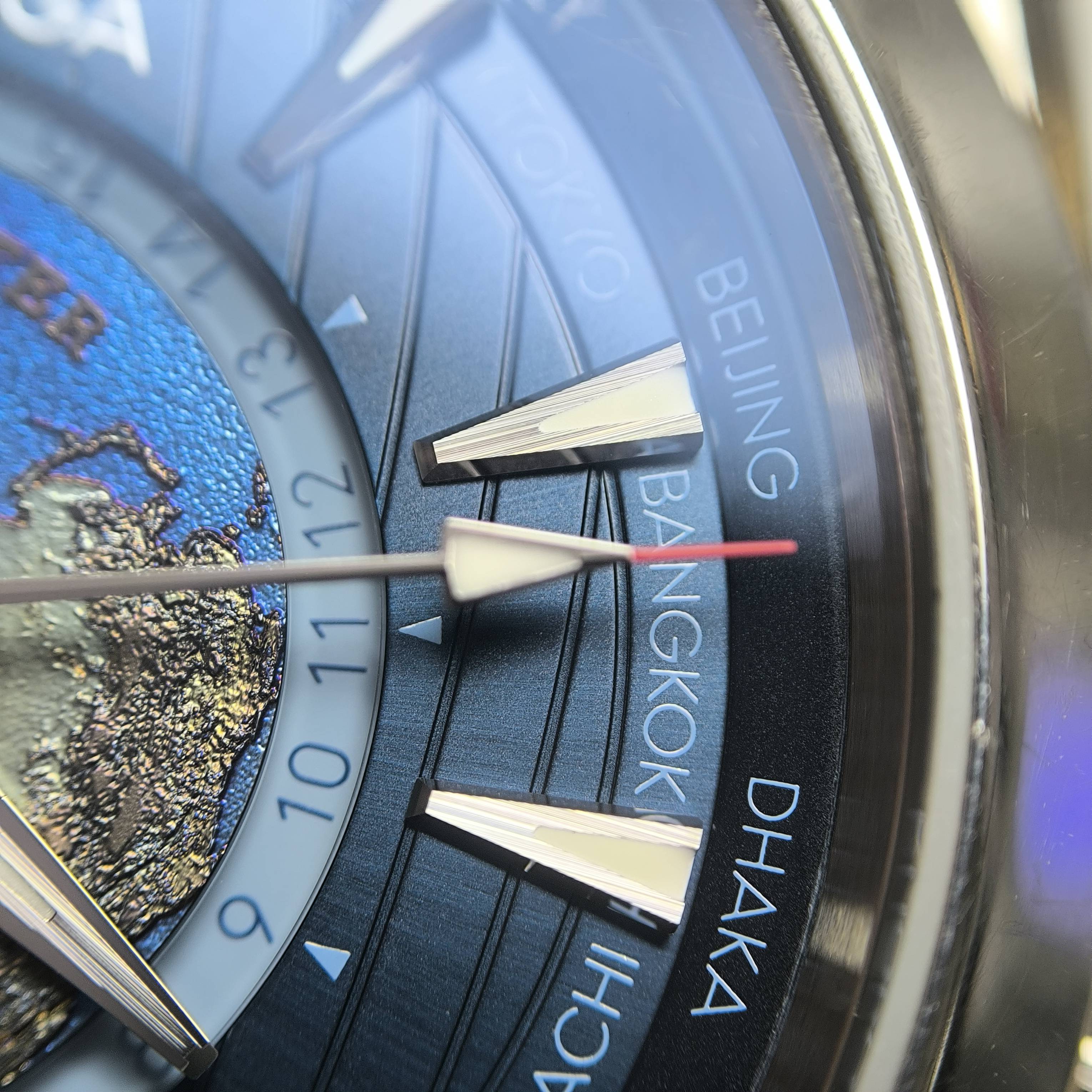 Omega Seahorse Series 43 220.10.43.22.03.001
