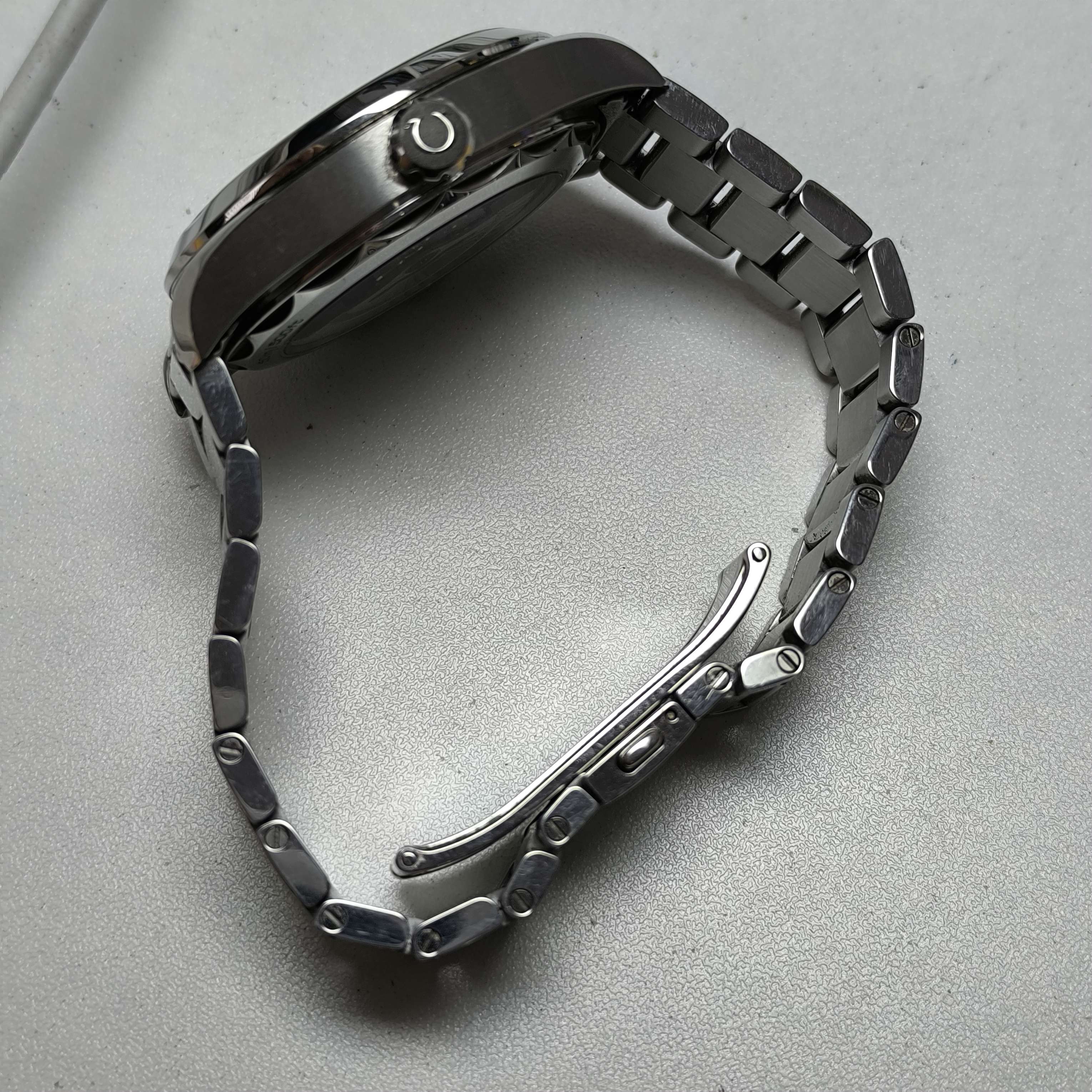 Omega Seahorse Series 43 220.10.43.22.03.001