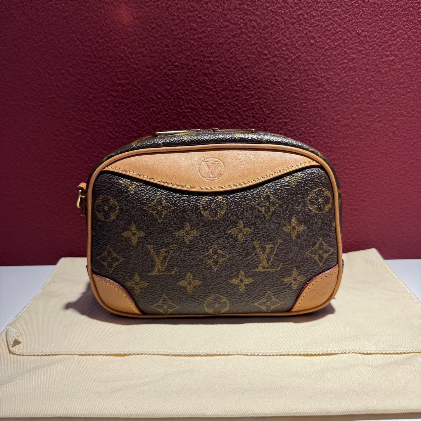 Louis Vuitton M45528