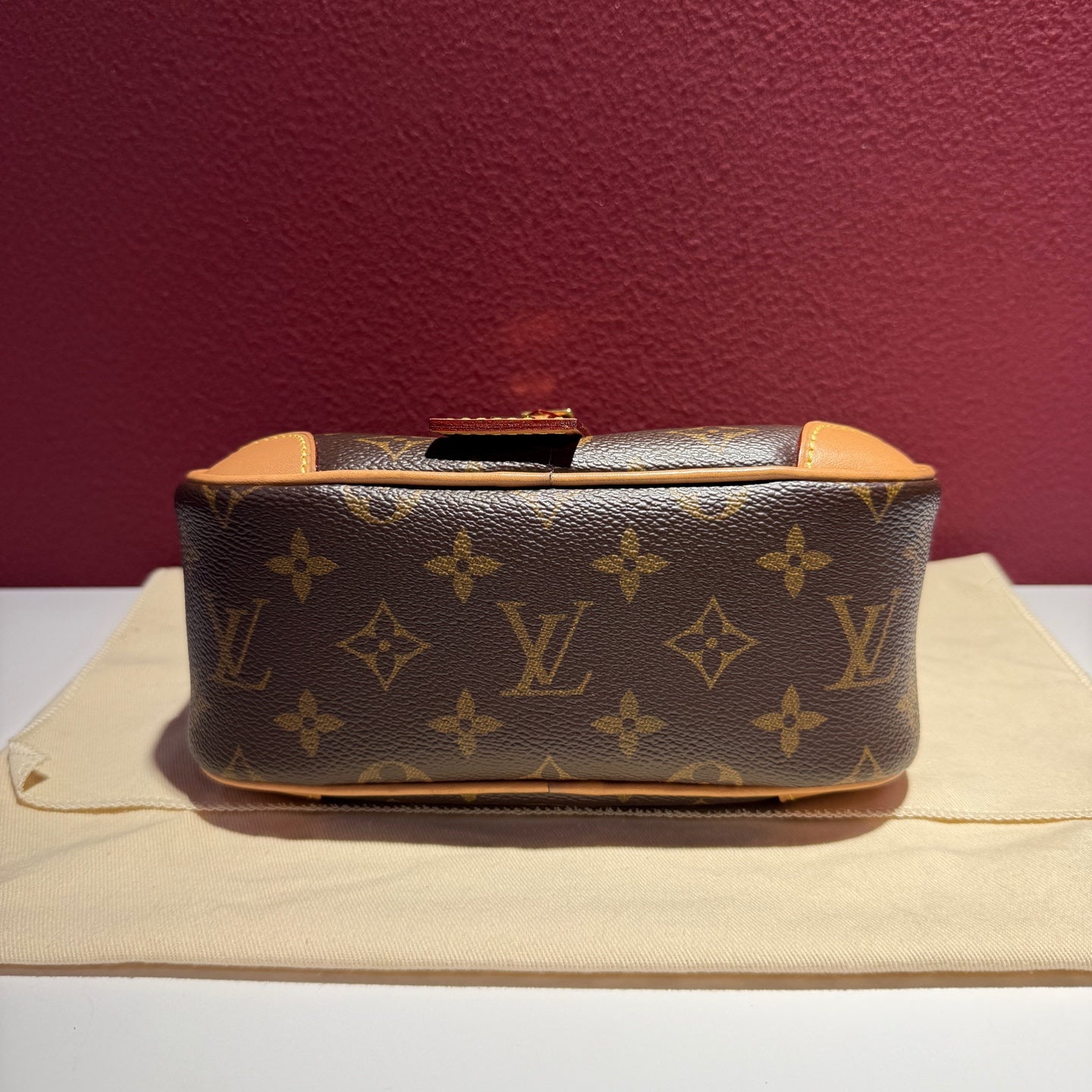 Louis Vuitton M45528