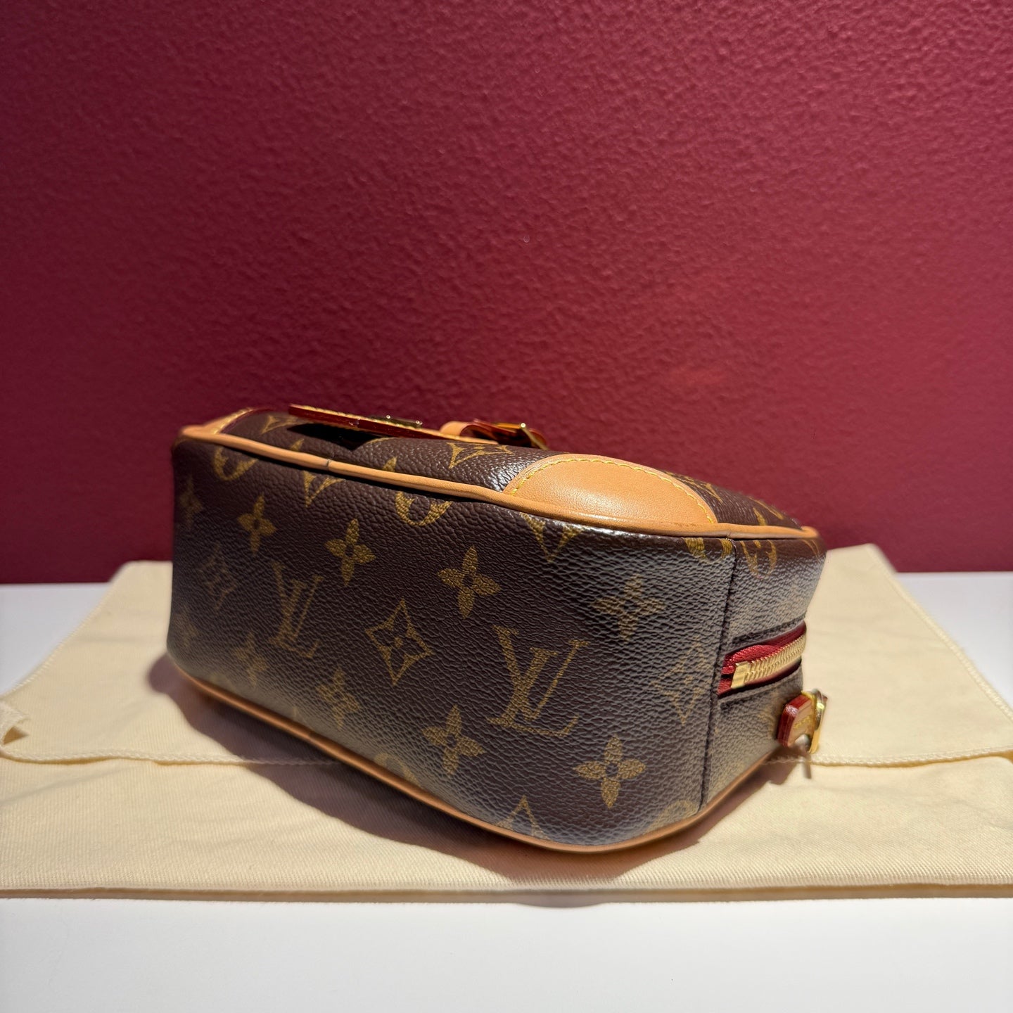 Louis Vuitton M45528
