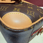 Louis Vuitton M45528
