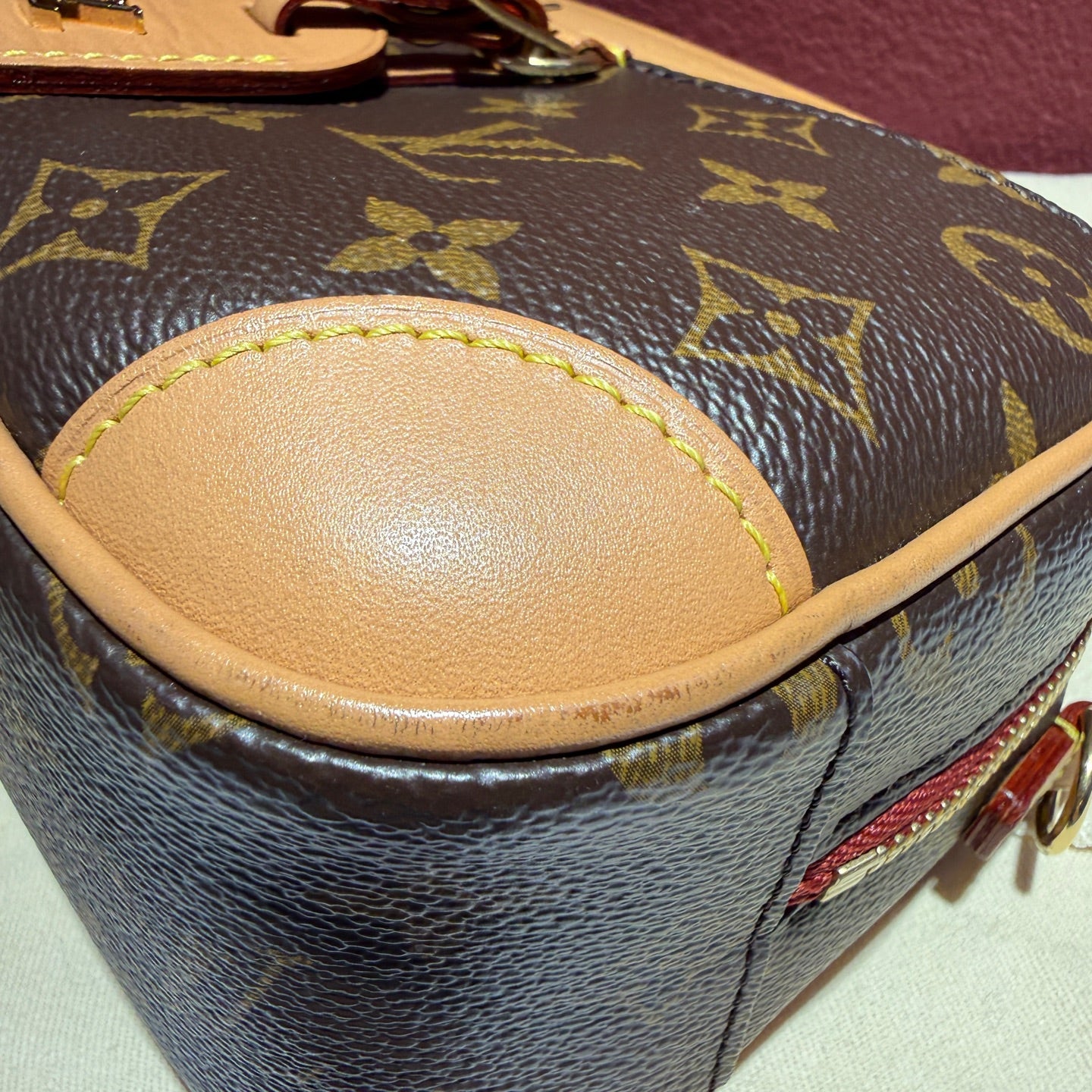 Louis Vuitton M45528
