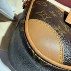 Louis Vuitton M45528