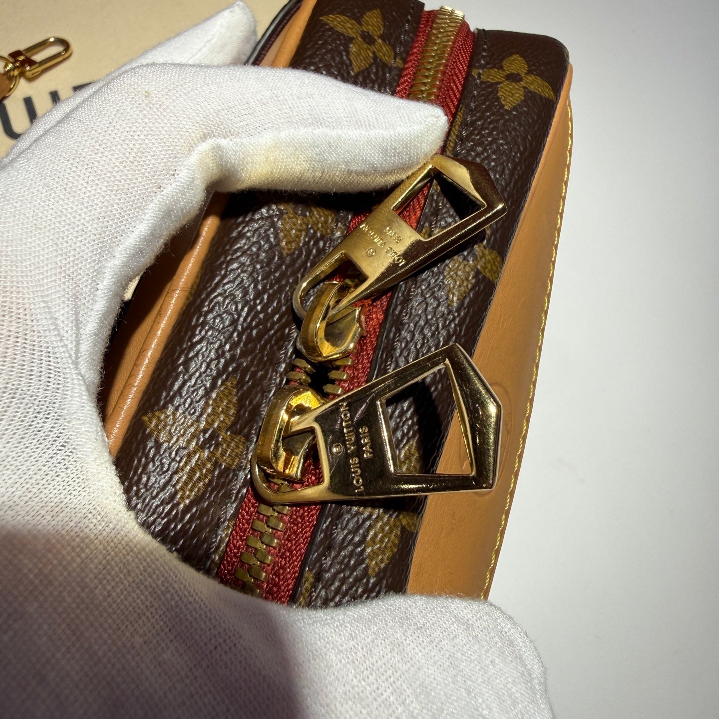 Louis Vuitton M45528