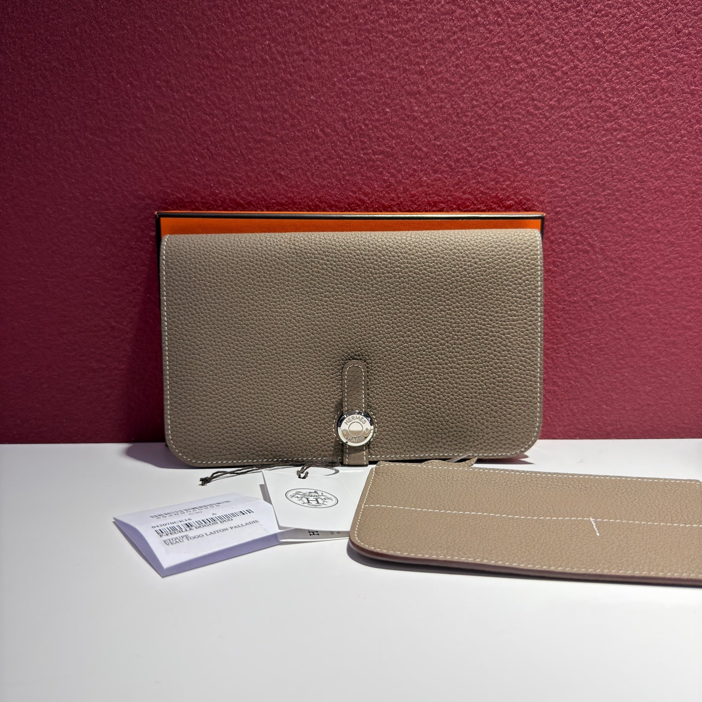 Hermes Clutch Dimensions: 20.1 cm (length) x 12.5 cm (width) x 0.4 cm (thickness) H043070CK18