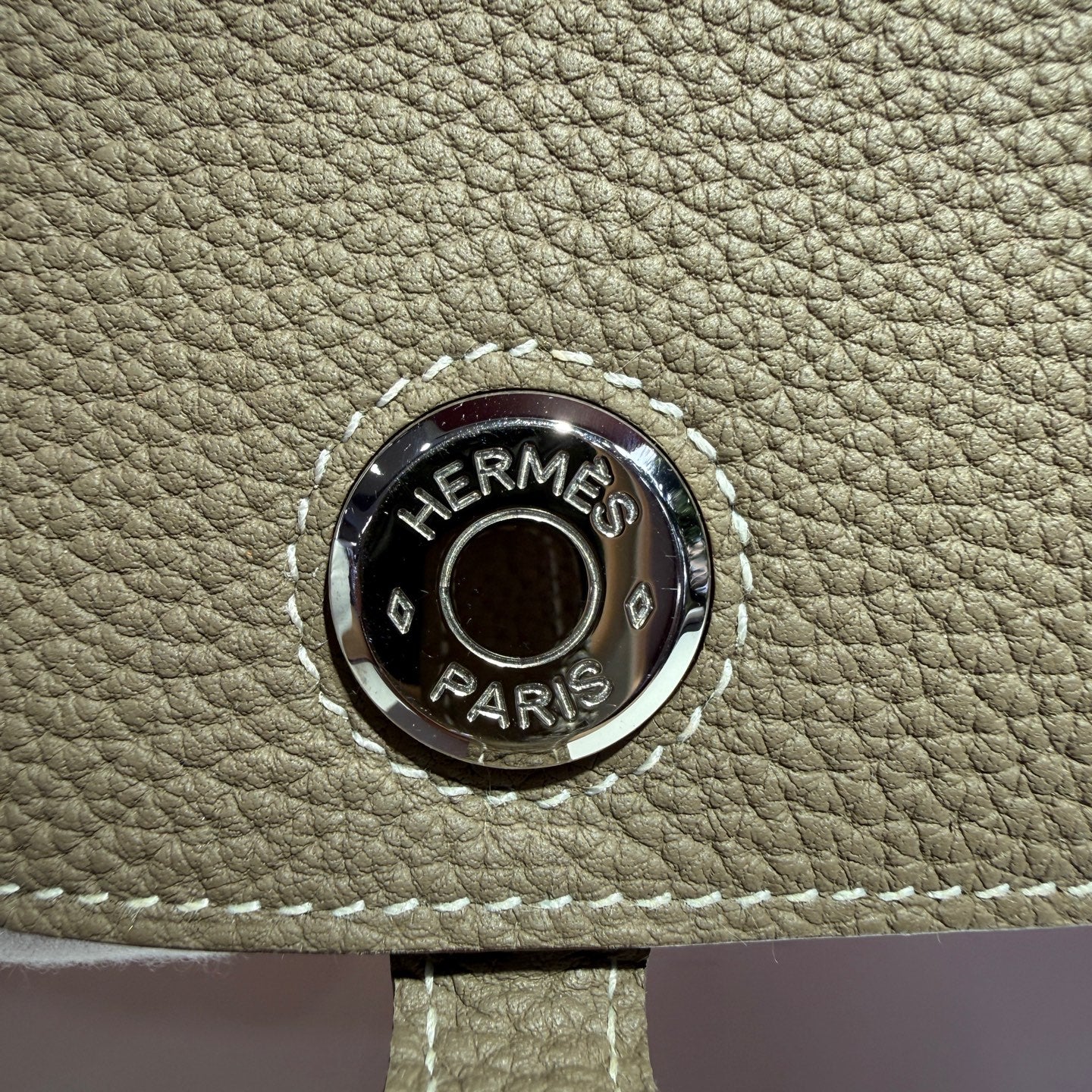 Hermes Clutch Dimensions: 20.1 cm (length) x 12.5 cm (width) x 0.4 cm (thickness) H043070CK18