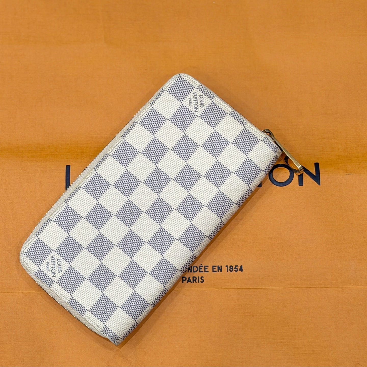 Louis Vuitton White N41660