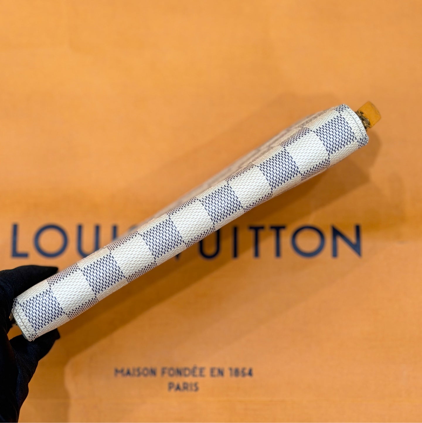 Louis Vuitton White N41660