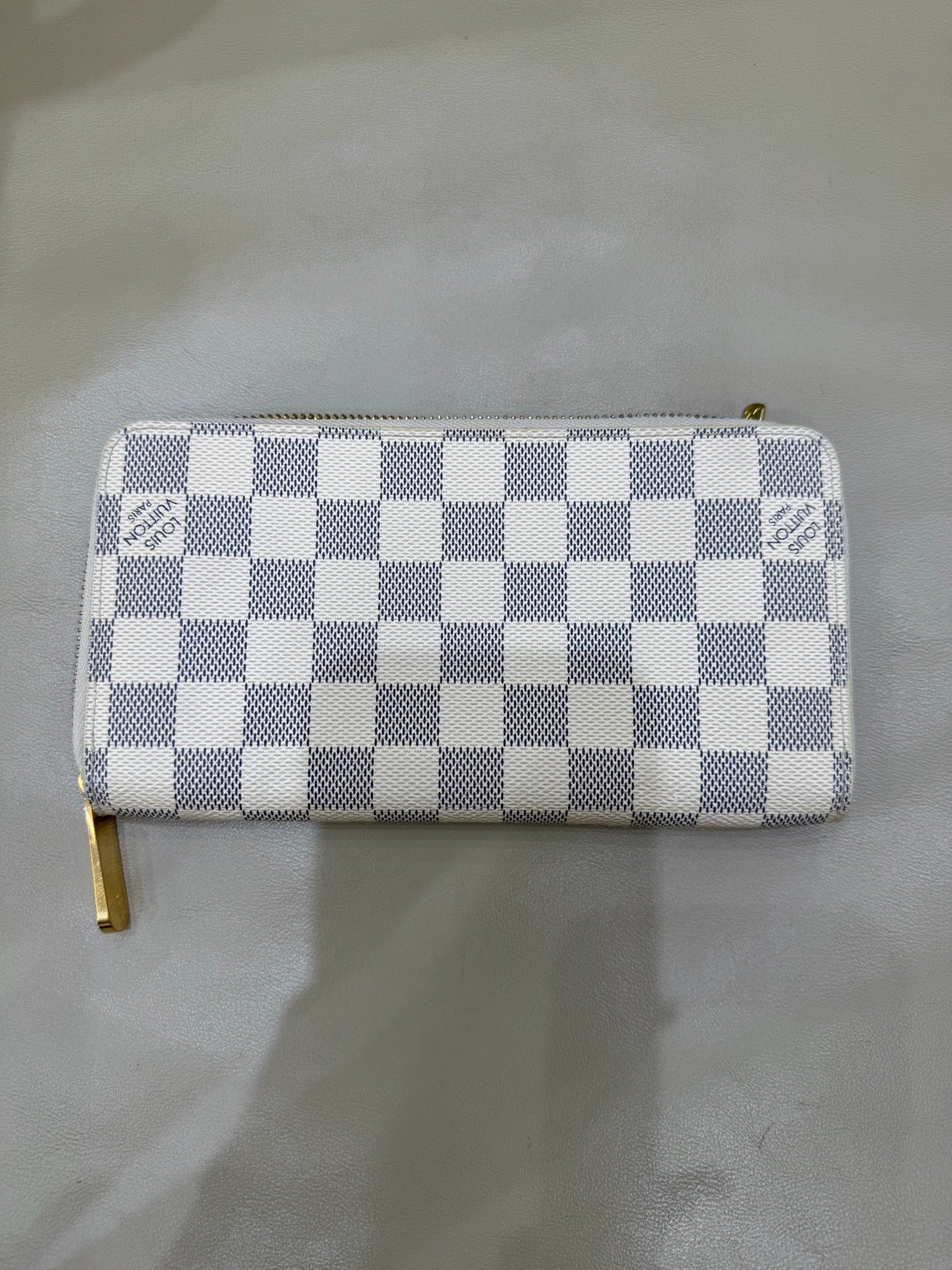 Louis Vuitton White N41660