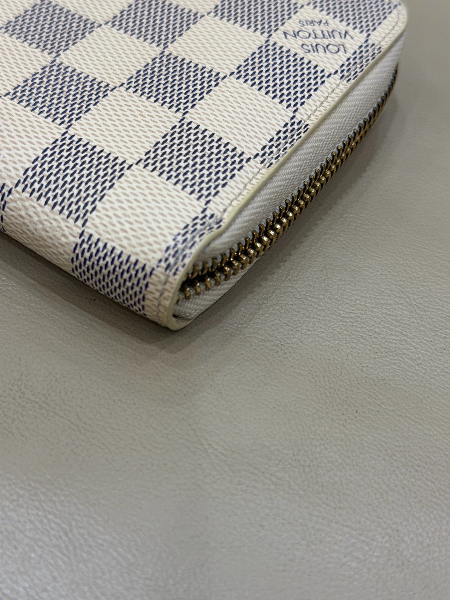 Louis Vuitton White N41660