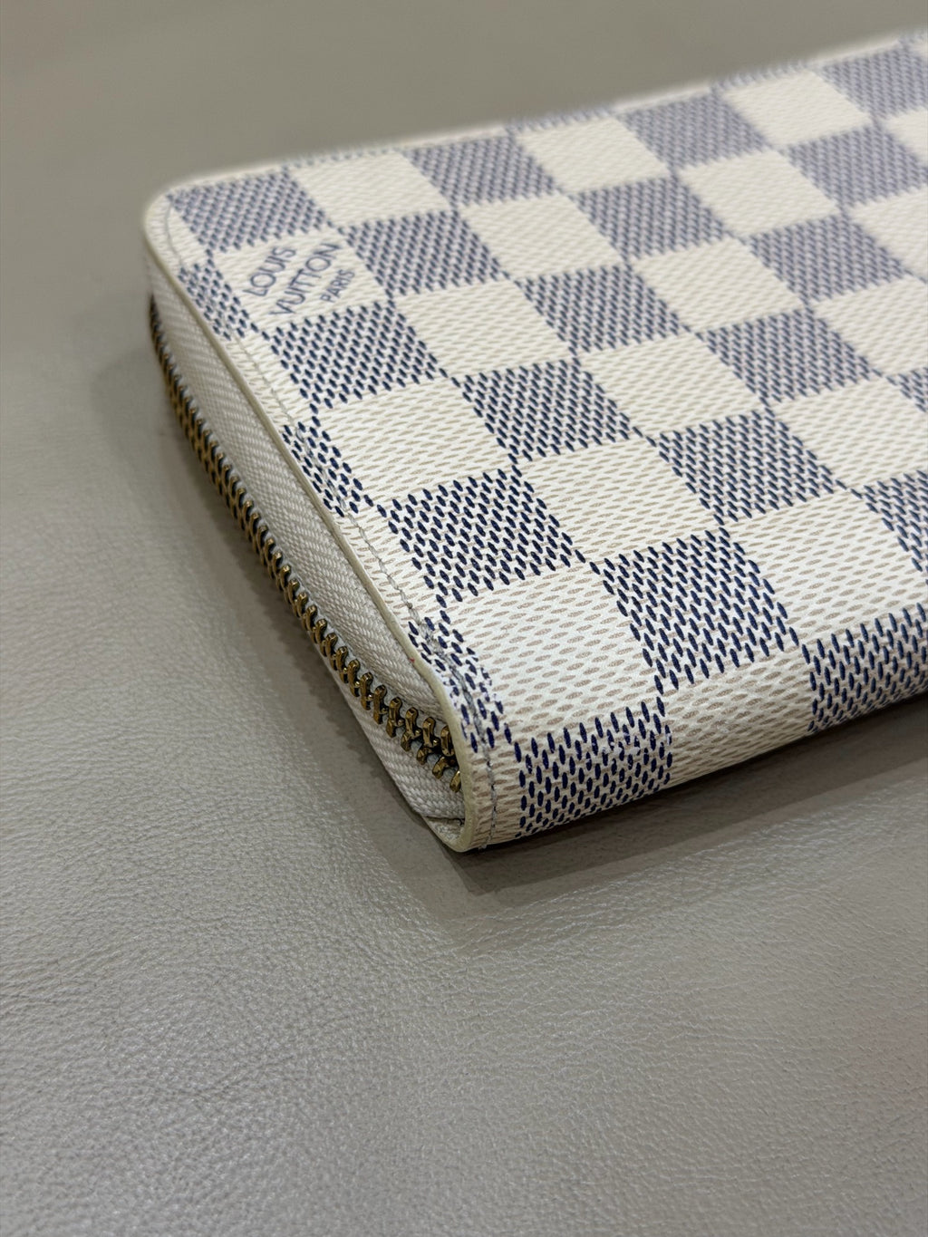 Louis Vuitton White N41660
