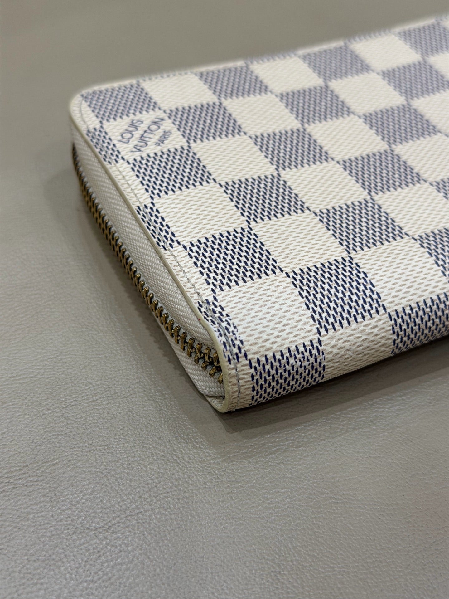 Louis Vuitton White N41660