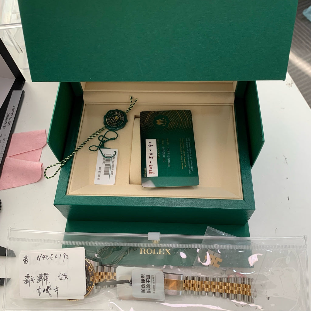 Rolex GMT-Master II 40 millimeters m126713grnr-0001